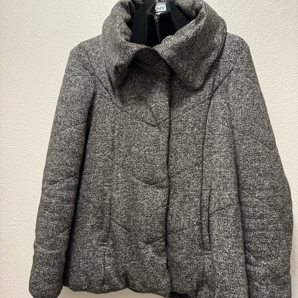 Vans Women's Black Quilted Puffer Jacket
